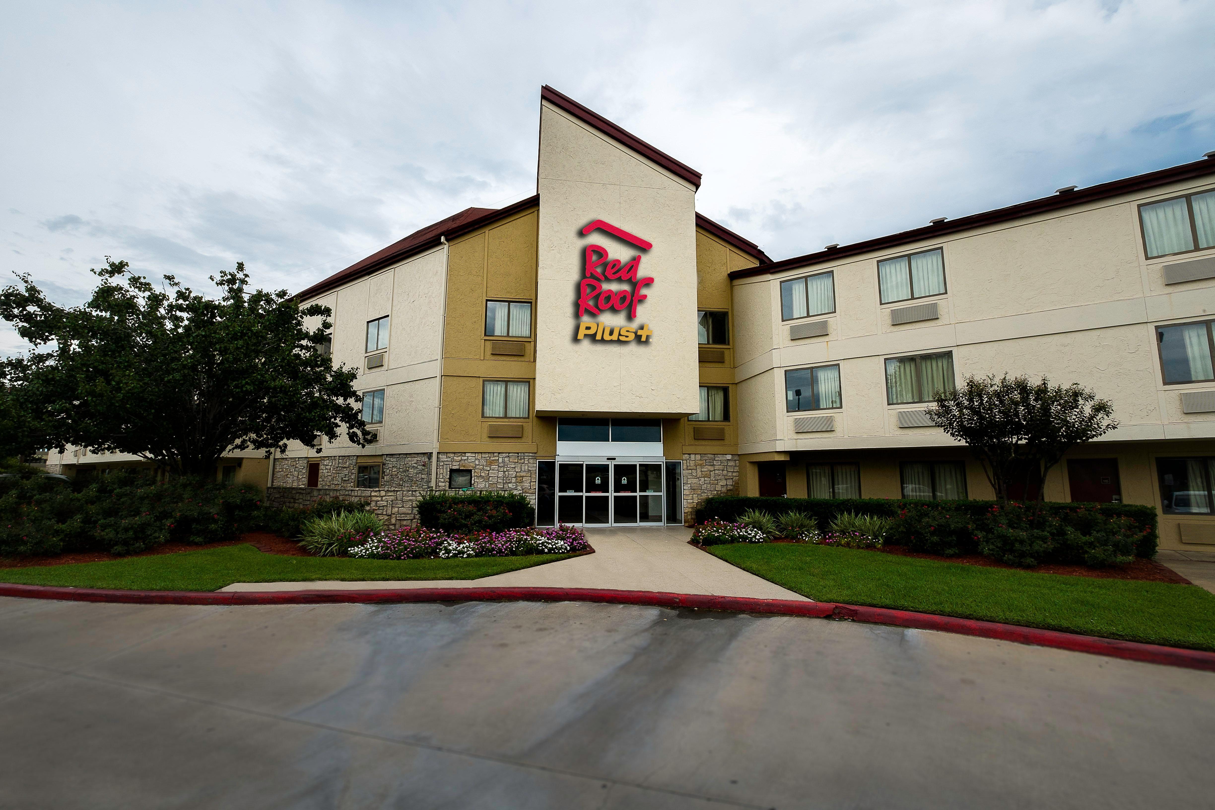 Red Roof Inn Plus+ Houston - Energy Corridor Екстер'єр фото