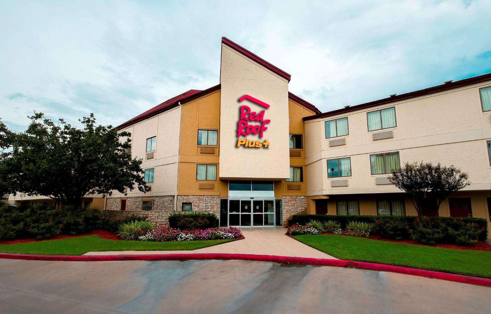 Red Roof Inn Plus+ Houston - Energy Corridor Екстер'єр фото